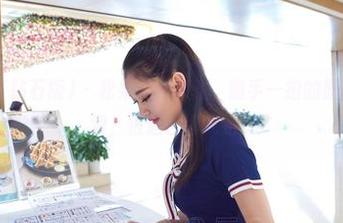 AISS爱丝(钻石版) – 松果儿穿和服，随手一拍的原图，超好丝滑，很适合壁纸吗？