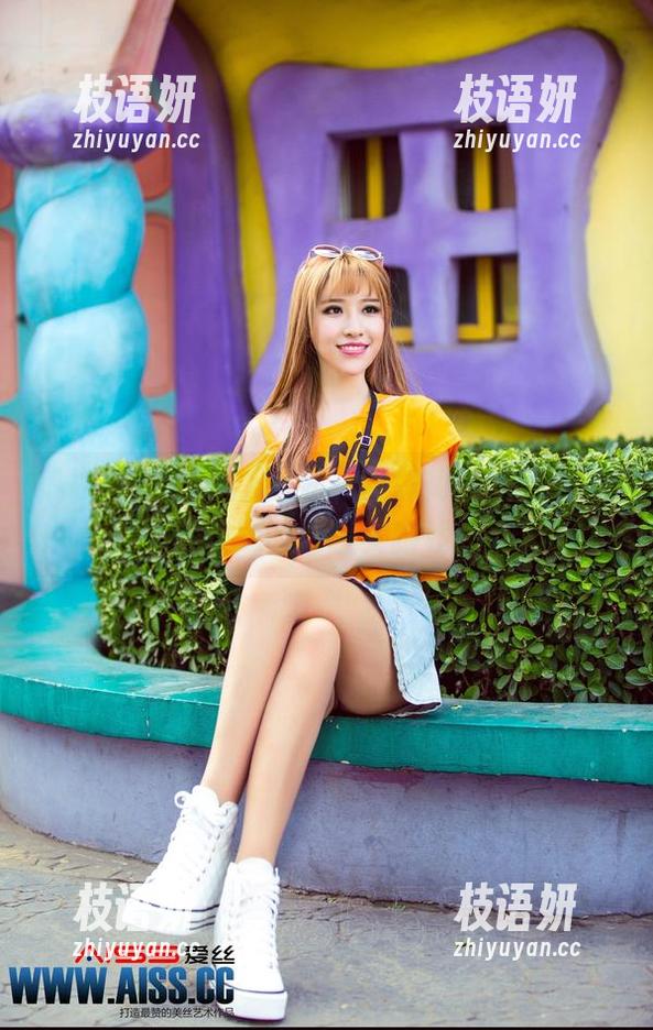 AISS爱丝(黄金版) - 丝袜街头游，亚美依图册的超现实路线图