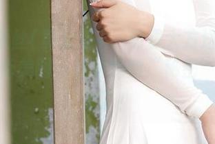 AISS爱丝(黄金版) – 免费大方送你亚美依的逛街美图，看看她的“秘密”都藏哪里了！