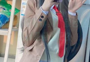 分享AT鲨的红裙写真集，颜色是红的，心意却是粉的吧？