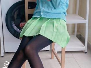 在线窥探AT鲨：这美脚要买模型吗？