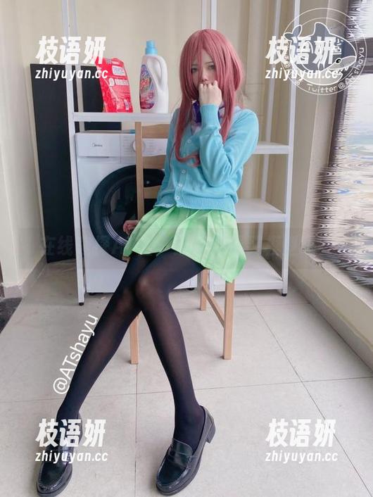 在线窥探AT鲨：这美脚要买模型吗？