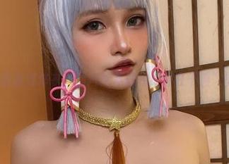 Azami最新连体衣！图片精准抓住“你在干嘛”的瞬间。