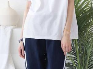 BoBoSocks袜啵啵 – 果冻写真，这贝壳头板鞋能够把百变玩出新花样，值得一看。