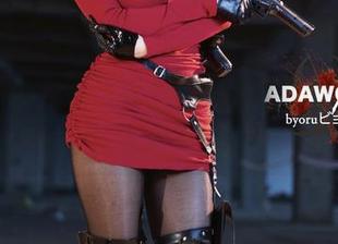 Byoru的定制比基尼，图片里的细节好像在说冷知识。