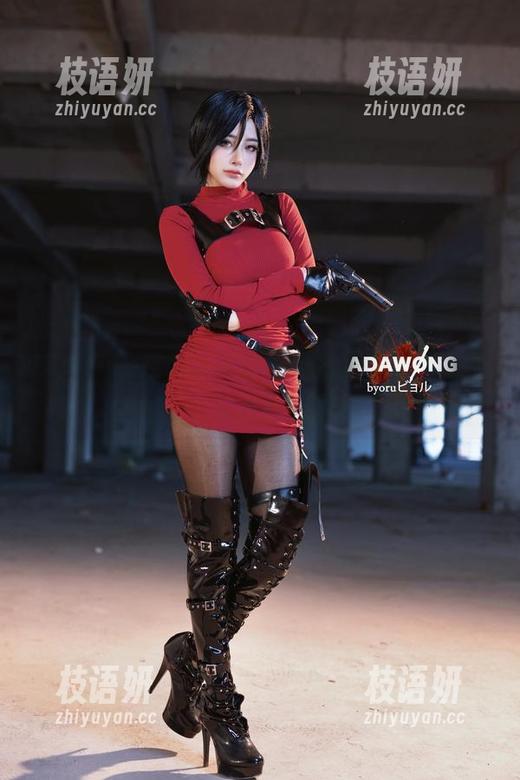 Byoru的定制比基尼，图片里的细节好像在说冷知识。