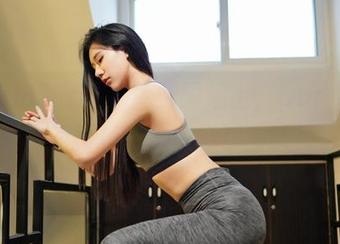 Feilin嗲囡囡 – 免费图集上，gary维爱眼镜的新姿态，随意却有态度。