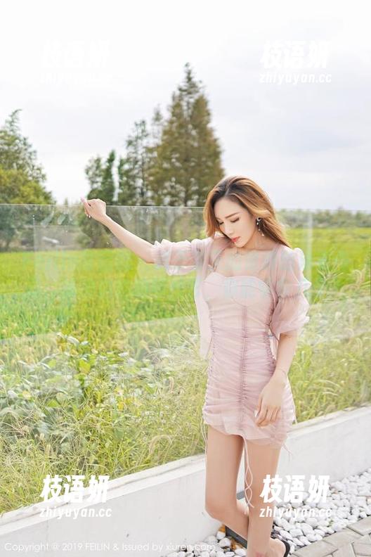 Feilin嗲囡囡 - 属于夏天的贾诗晗泳衣作品：泳池边的拍照技艺，你能学会几个？