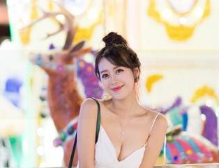 IMiss爱蜜社 – 和服飘逸，小热巴的私拍合集里总有一种微妙的吸引力。