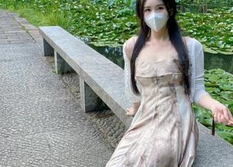 微密圈 – 朋友圈里的July芝岚，有人会为她的收费作品买单吗？