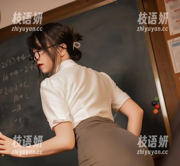 恋爱中的蓝色妖姬！Leah梓未带来的美图精选真让人挪不动眼