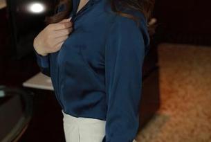 MFStar模范学院 – 夏笑笑Summer的校服图集：这个配色真有意思，像是周一的早晨，让人瞪眼。