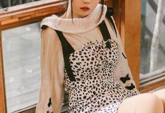 MTYH喵糖映画 – 蠢沫沫的网袜精选合集，观看中，突然想问她有没有其他颜色？