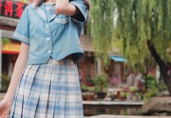 喵糖映画的粉系旗袍美图让人愈看愈犹豫，要不要买个图包回家？