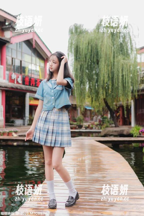 喵糖映画的粉系旗袍美图让人愈看愈犹豫，要不要买个图包回家？