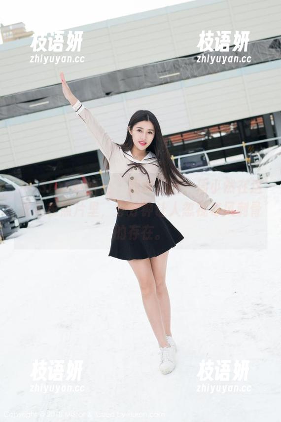 MiStar魅妍社 - 我敢保证，周小然在这张毛衣照片里，分分钟让人忽视寒风刺骨的存在。