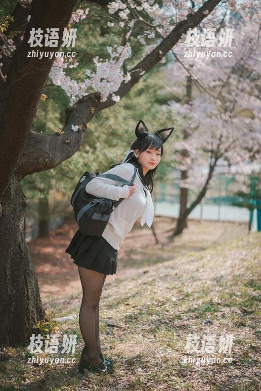 Mimmi(밈미)现身女仆庄园W，在线秀出她的‘工作服’图片，哈哈！