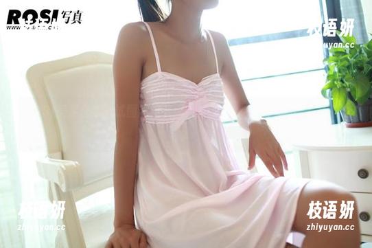 ROSI美足合集，试图用这些图片打动你，结果被这双足给迷住了