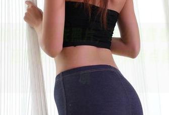 高清的ROSI皮衣照片，怎么透露着一丝冷酷，还带点俏皮？我觉得我有点看不透哦