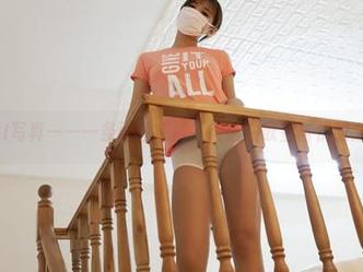 ROSI写真——一条蕾丝底裤，徘徊在欲望与优雅之间。