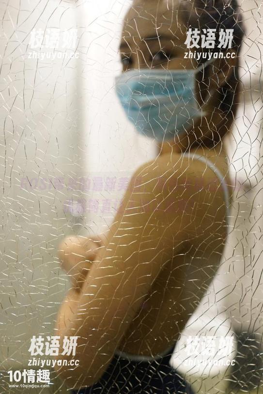 ROSI带来的最新美图，黑色丝袜透出的优雅简直让人难以抗拒！