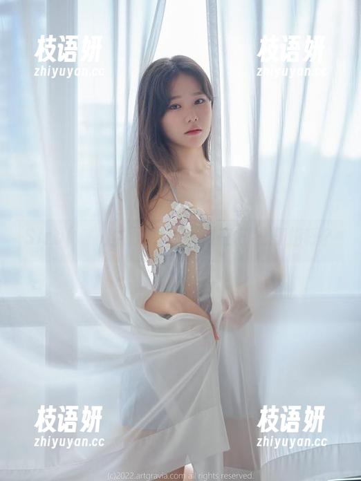 Sira(시라)的吊带，貌似在和我打招呼？