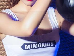 TouTiao头条女神 – 杨曼妮美足的最新图册，恍惚间竟让我觉得，坐下来随意一抖腿也能优雅…