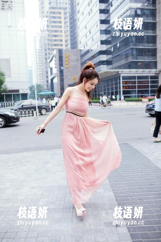 TuiGirl推女郎 - 夏婉婉短裤壁纸：看了让人忍不住想多看几眼。