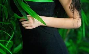 TuiGirl推女郎 – 王李丹尼的红裙，有种说不出的默契，私房美图让人一阵红晕涌上心头。