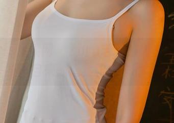 UGirls尤果网 – Zora若拉的黑白精选：不请自来的道具和出奇的表情