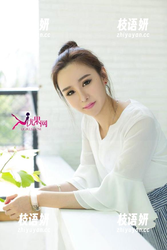 UGirls尤果网 - 李颜儿的制服奇遇记：图库里的下载为何如此诱人？