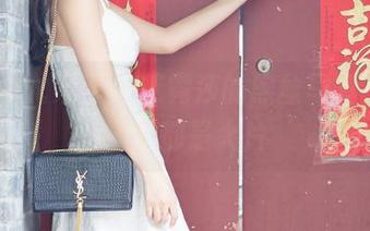 UGirls尤果网 – 艾霓莎的黑丝写真，随便一拍都是大片