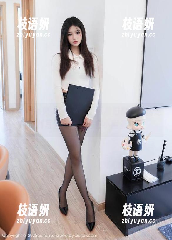 Xiuren秀人网 - Niki可雅时刻：私房定制写真，姐姐也会小害羞“