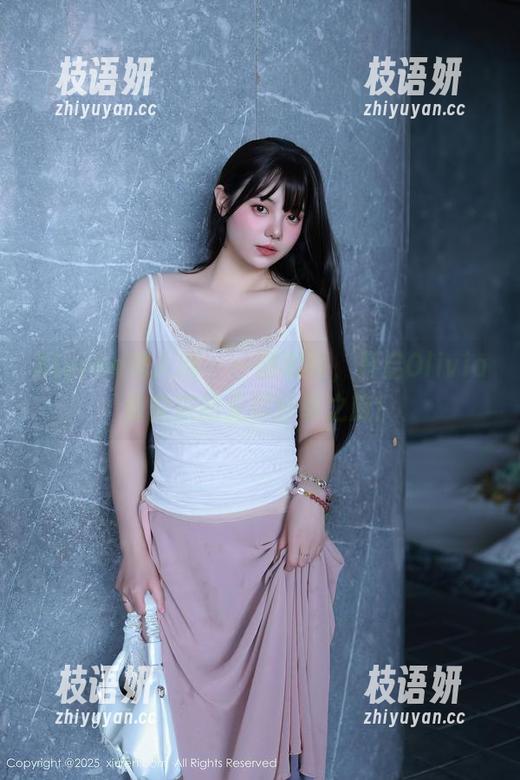 Xiuren秀人网 - 一副眼镜，开启Olivia童安琪的无尽分享之旅！