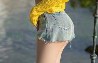 Xiuren秀人网 – 资源分享：穿上高跟鞋的Zoe柚柚，可以试着在家走两步？