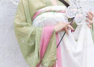 Xiuren秀人网 – 分享双笙Alina的美足，喔，又来了这片聊天室。