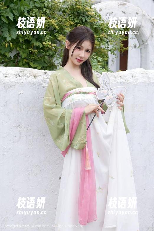 Xiuren秀人网 - 分享双笙Alina的美足，喔，又来了这片聊天室。