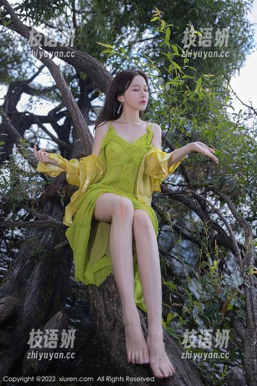 Xiuren秀人网 - 原图大放送！目睹周慕汐baby的棉袜：真是让我意外，更新之后的袜子有什么新花招吗？