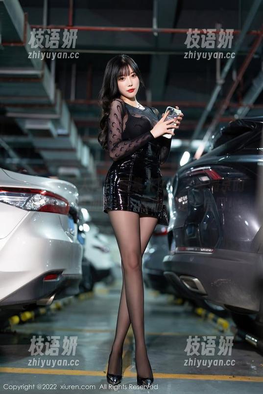 Xiuren秀人网 - 图集来了！大美媚京的吊带让我更加相信，衣服只是个借口！