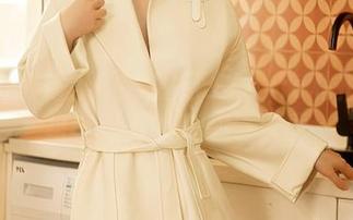 Xiuren秀人网 – 妲己_Toxic私拍：红裙与摄影的奇趣二重奏