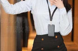 Xiuren秀人网 – 套图小爪几：旗袍下的调皮女神和不经意的娇羞