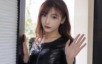 Xiuren秀人网 – 小纯子的美图有点意思，写真里的女孩像是从梦里走出来的。