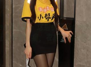 Xiuren秀人网 – 这组小薯条nienie短裙美图让人大呼过瘾，衣柜快藏不住了呀！