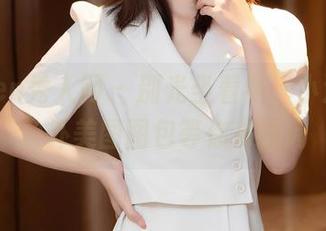 Xiuren秀人网 – 别光坐着看，小逗逗的户外美图图包等你来翻阅