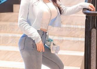 Xiuren秀人网 – 这才是是小逗逗的精致私房图集，网袜成了每一帧的主角。