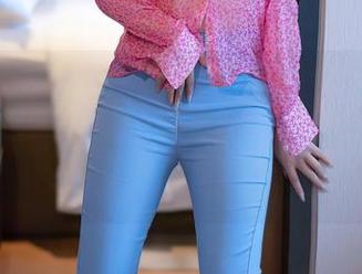 Xiuren秀人网 – 图片中李雅柔做瑜伽，分享给这些还在纠结健身的人，给你亮一个另类的借口。