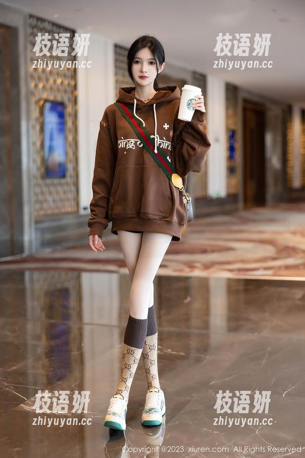 Xiuren秀人网 - 杨幂幂大玩高清肉丝，画面感满分啊！