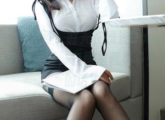 Xiuren秀人网 – 时光在浅浅Danny和学姐的写真中流转，套图里藏着多少未说出的话？