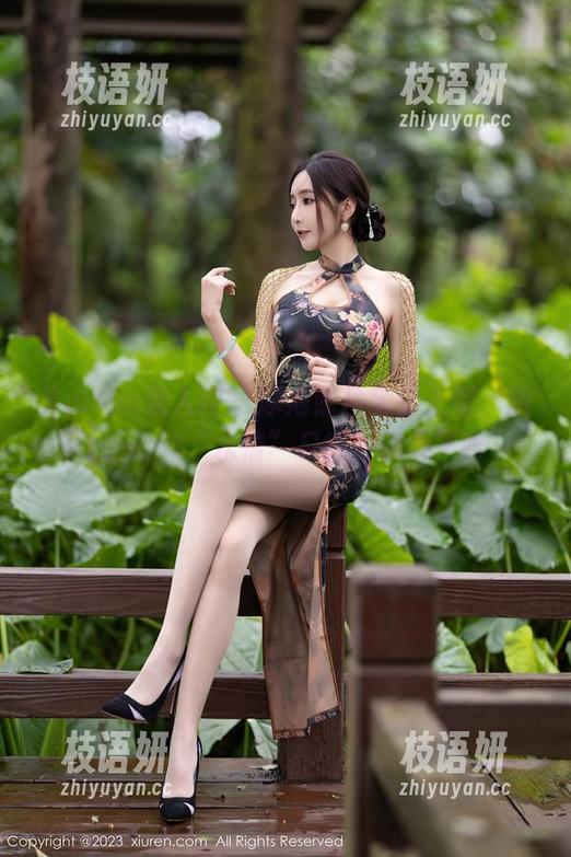 Xiuren秀人网 - 泳池照片全套上架，涵涵Luna的“水情”只能靠想象了呀～