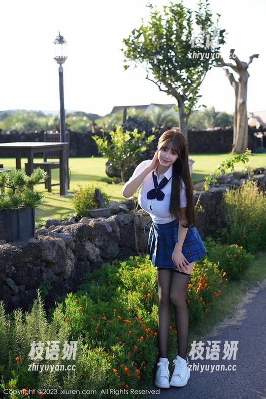 Xiuren秀人网 - 天使不只是曼妙身姿，瑞瑞ruirui的图库也有逗趣一面